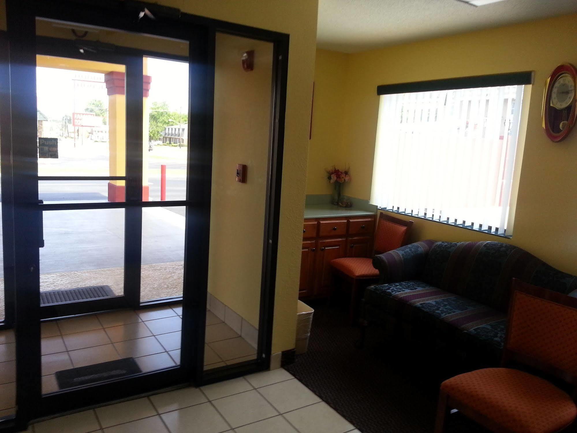 Budget Inn & Suites Lobby